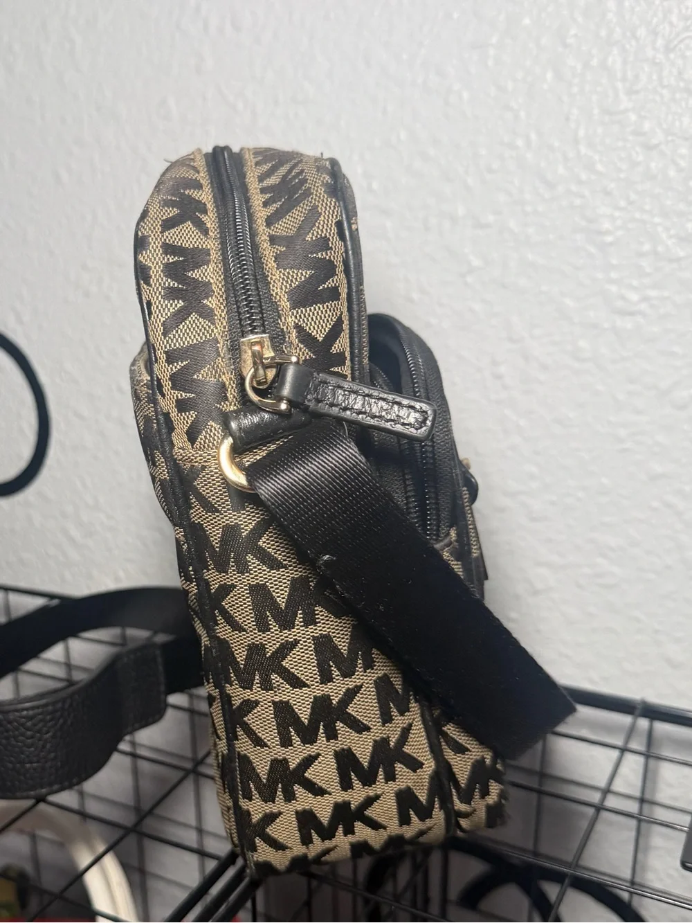Michael Kors MK Signature Logo Crossbody Bag – Beige/Black Jacquard Flight Bag